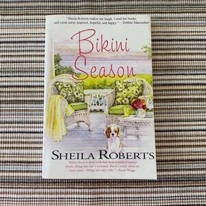 📚📚 3 for $15 📚📚 Signed Paperback Book - Bikini Season By: Sheila Roberts